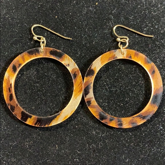 Cheetah earrings! - Picture 3 of 4